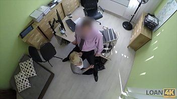 play Un hombre invita a su sexy mala amante a trabajar