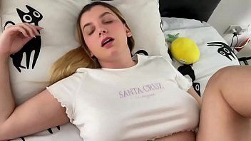 play Nie żyje po kutasie i uprawia ostry seks, dopóki nie może