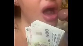 play La femme roumaine reçoit 2000 lei pour avoir des relations sexuelles dans tous les trous