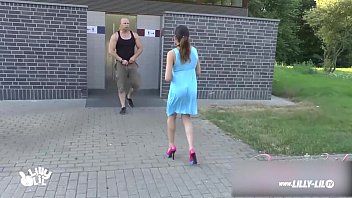 play She wants to have sex during the day in a public place in the neighborhood