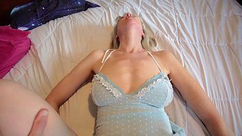 play Xnxx avec des filles hardcore brisées fixées dans leur cul et leur grosse chatte