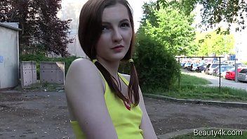 play una donna con le tette piccole fa sesso brutale al servizio fotografico