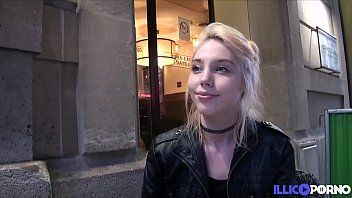 play xxx filmów w 2019 roku wraca do domu i odbiera swojego penisa dwóm mężczyznom