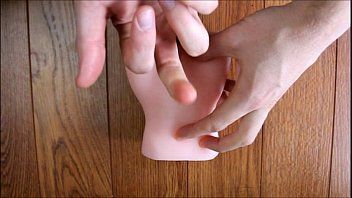 play Il essaie quelque chose de nouveau et a des relations sexuelles avec un homme noir pour voir à quel point il l'aime