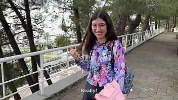 play A beleza de Gabriela é maior onde os homens não podem ver a princípio