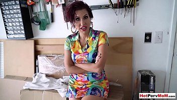 play Linda MILF faz sexo tabu rápido com o enteado gemendo de prazer