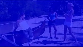 play Mesmo sendo velho e com cabelos brancos, esse macho ainda tem um pênis válido e penetra