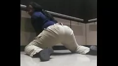 play Öffentlicher Orgasmus-Spielplatz: Ebony Babes Solo-Bukkake-Aufzugsbegegnung