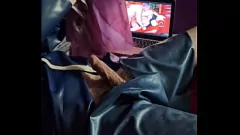 play MILF vestita di lattice prende un grosso cazzo per un giro pieno di sborrate