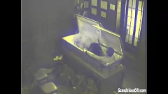 play Combustible fetiche: sexo de la oficina secreta de la novia morena con polla pequeña