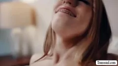 play Zajunki T-Girl udostępniają twardego kutasa macochy Shemale