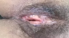 play Haarige Milf enthüllt sich nach dem Strandfick mit Stiefmot