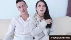play Soțul cuckold privește cum fundul strâns al lui Nicole Black este distrus