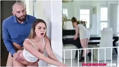 play Le footjob sale et la gorge profonde intense d'Athena Faris
