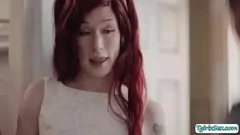 play Regardez Jenna Gargles, la superbe transexuelle rousse aux petits seins, dans une scène de sexe transexuelle hardcore alors qu'elle suce profondément et suce la grosse bite de son beau-père !