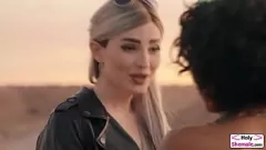 play La calda trans Natalie Mars e Lola Morena in un'azione anale tra transessuali all'aperto